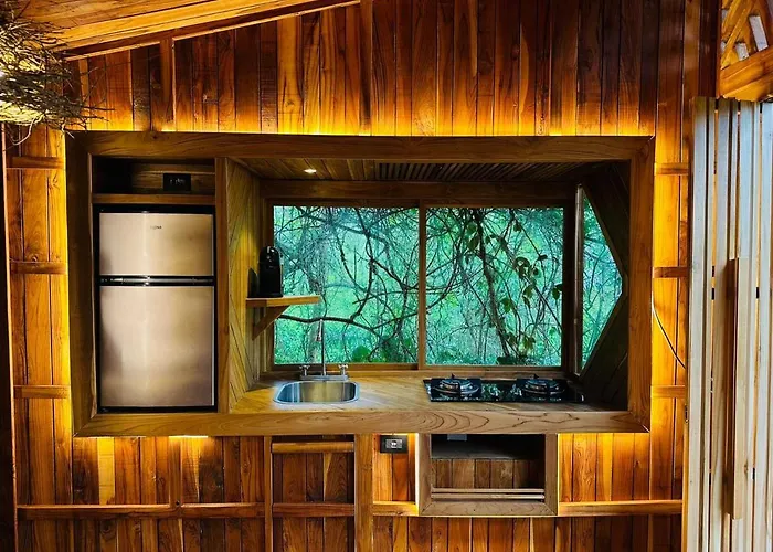 Tamarindo Pura Selva Eco Tree House Lodge *