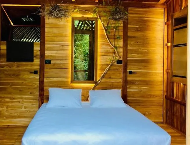 Tamarindo Pura Selva Eco Tree House Lodge *